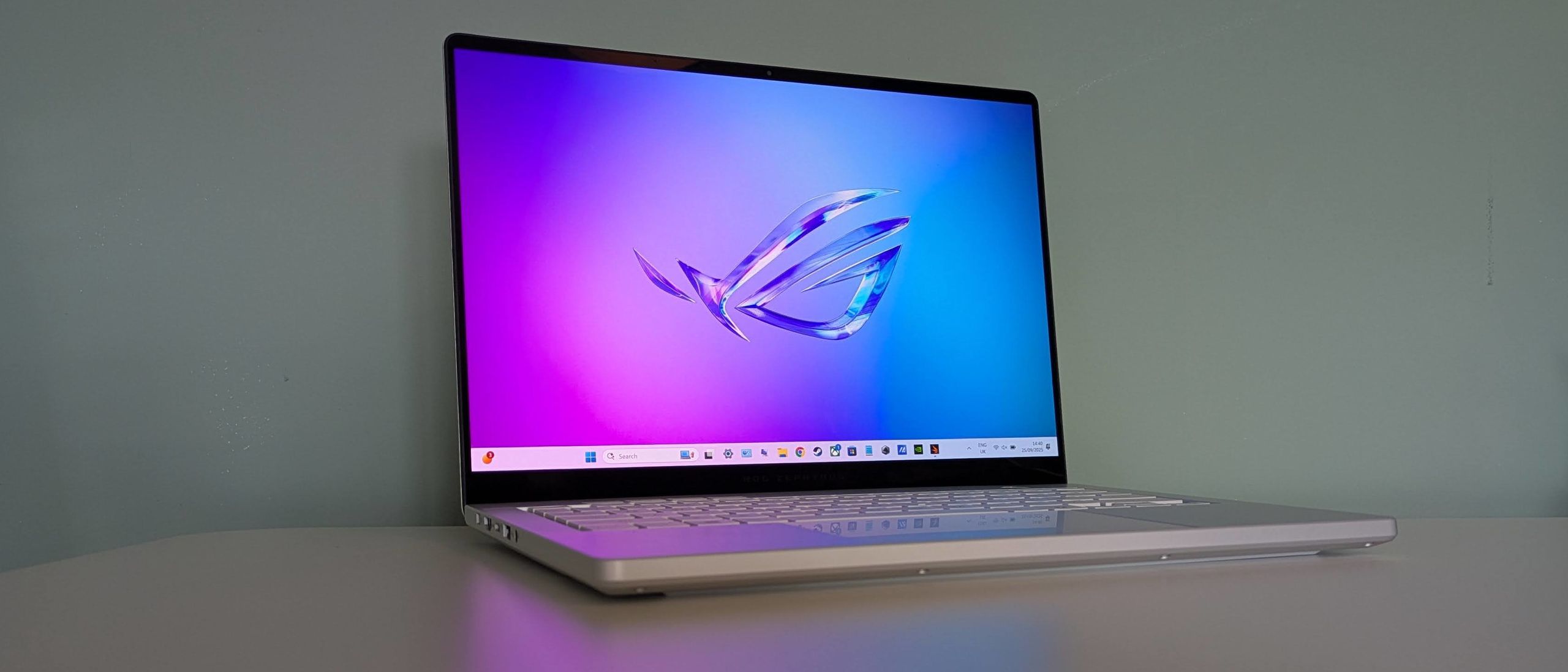 Portátiles ASUS con pantalla OLED de 240Hz: gaming sin rival